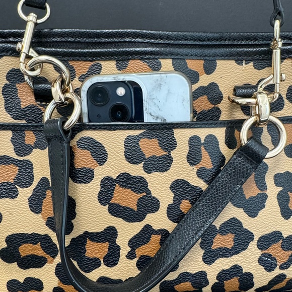 Coach Medium Handbag - Picture 4 of 11